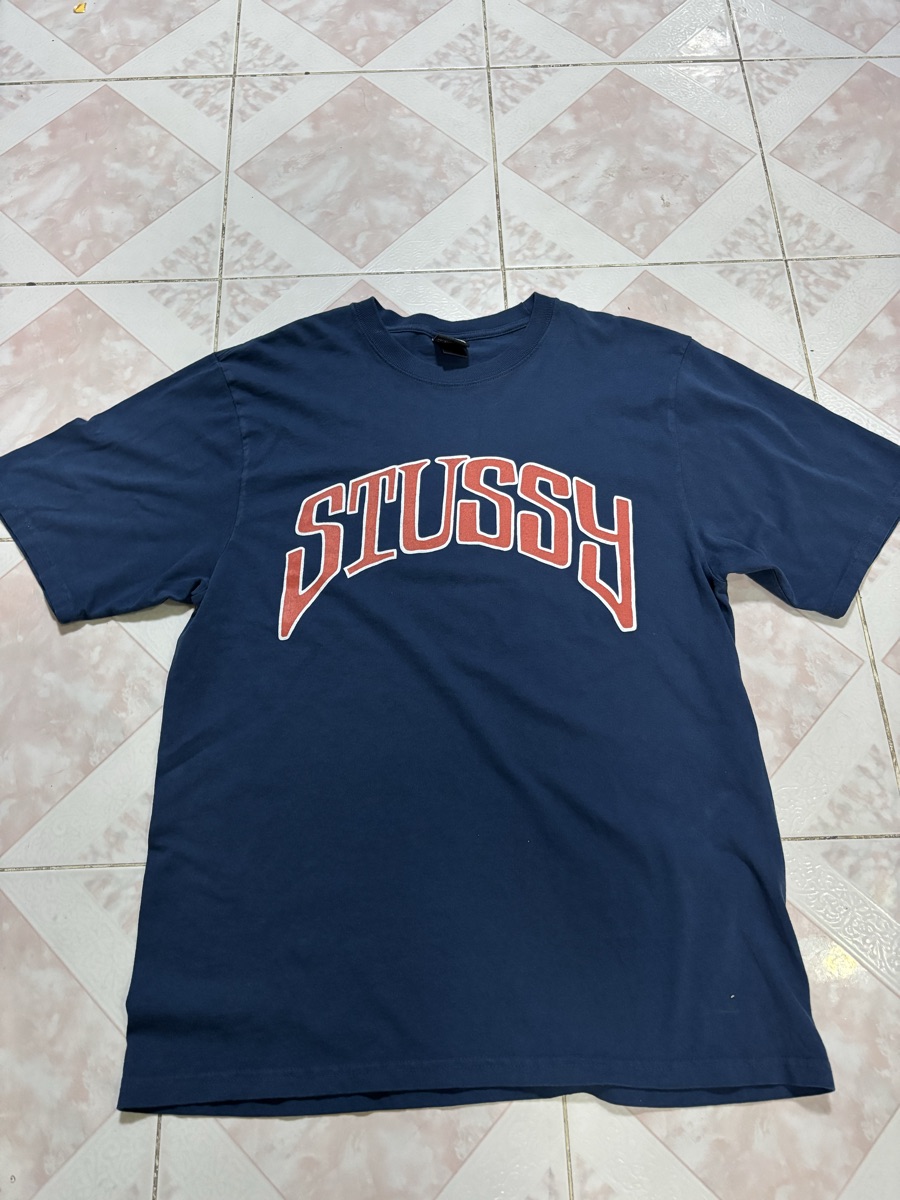 ช้อป Stussy Arched Tee Pigment Dyed Navyของแท้ที่ SASOM