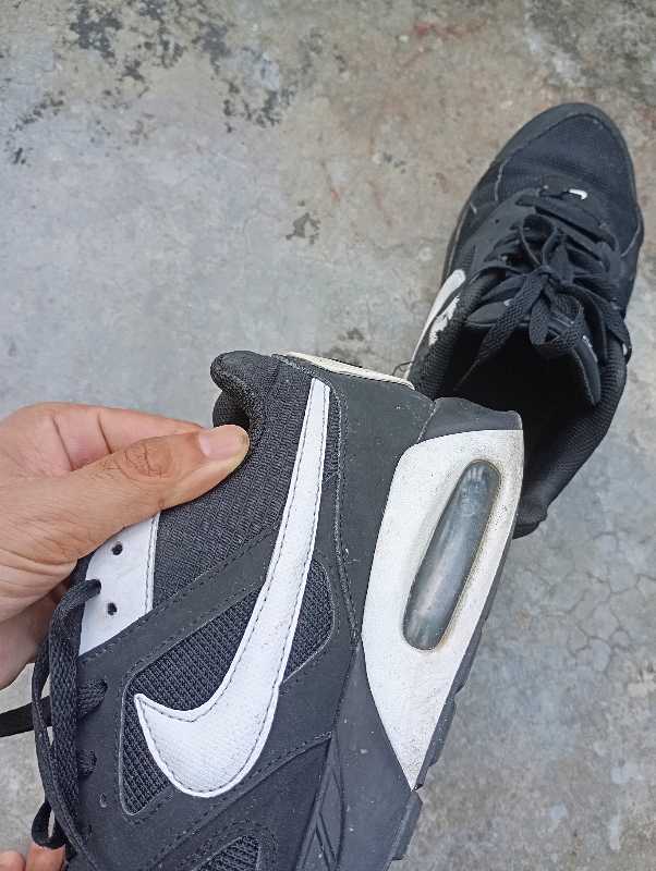 nike air max ivo on feet