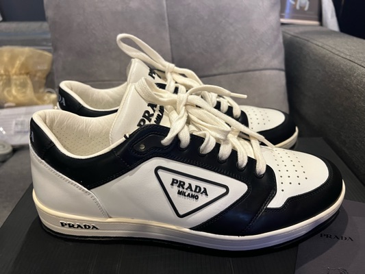 lemonさま専用です！PRADA SPORT made in italy Prada Downtown Leather Sneakers With Enameled Metal Triangle