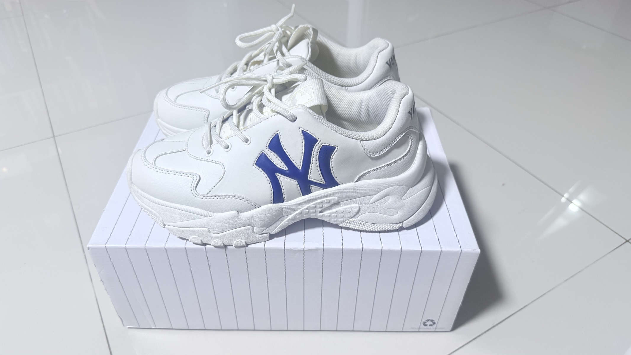 MLB Big ball Chunky Window New York Yankees Off-White