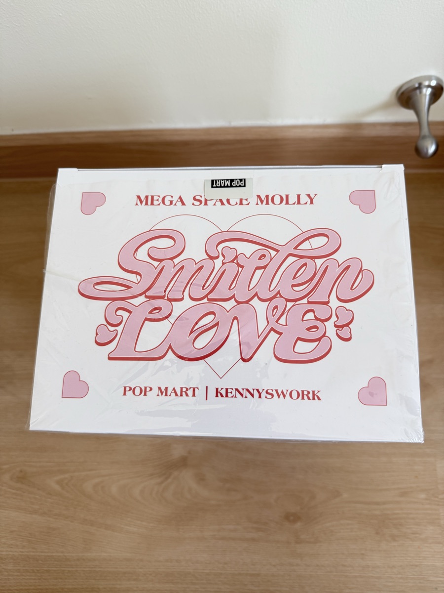 Pop Mart Mega Space Molly 400% Smitten Love | ของแท้ Pop Mart Mega Space Molly 400% Smitten Love | ของแท้