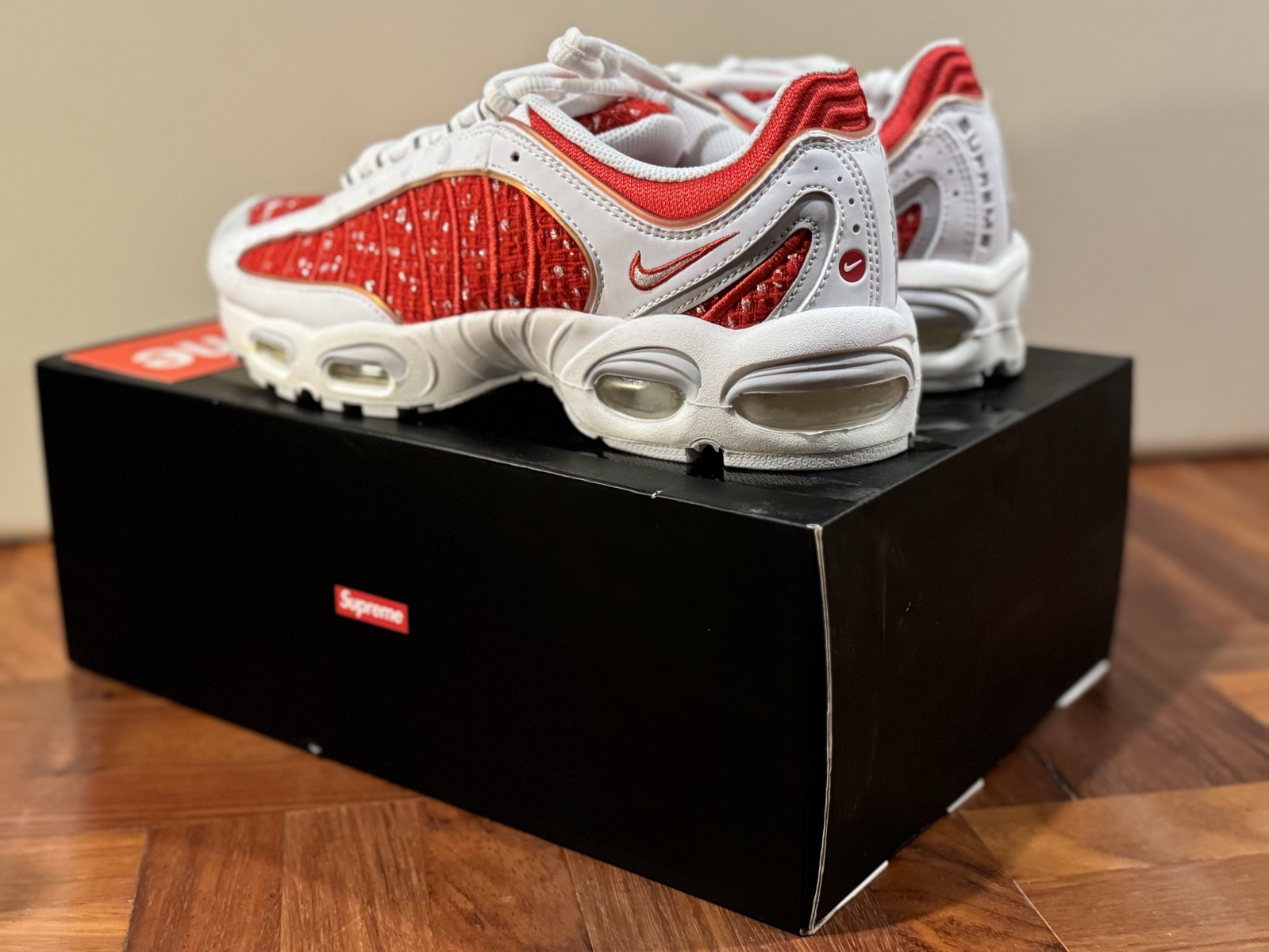 nike tailwind x supreme