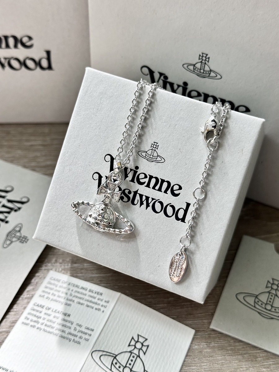 ★Vivienne Westwood★Mayfair Bas Relief Pendant Silver★ Vivienne Westwood Mayfair Bas Relief Pendant Necklace