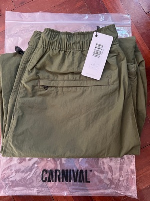 SASOM  apparel Carnival Easy Pants Olive (FW23) Check the latest