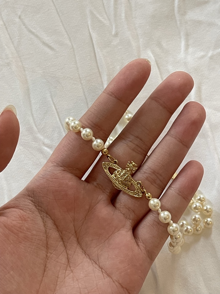 Vivienne Westwood Mini Bas Relief Pearl Choker In Gold-Tone With a