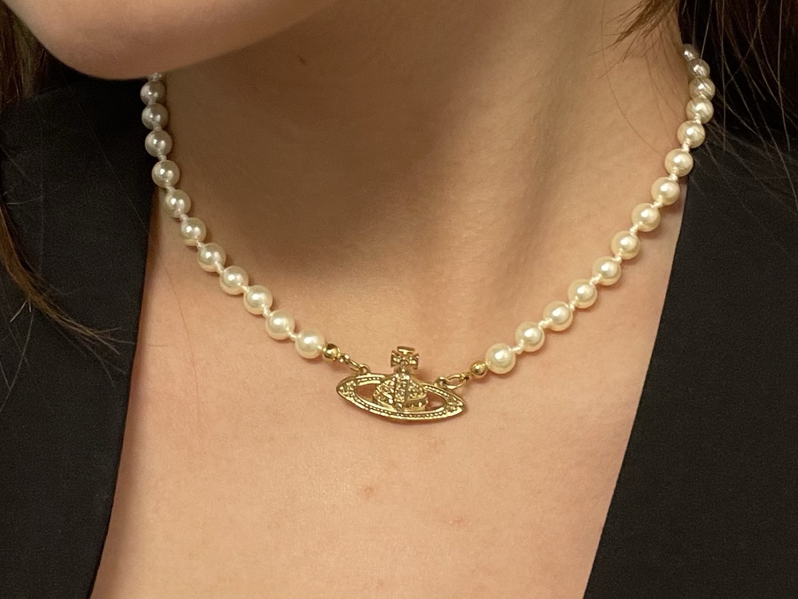 Vivienne Westwood Mini Bas Relief Pearl Choker In Gold-Tone With a 