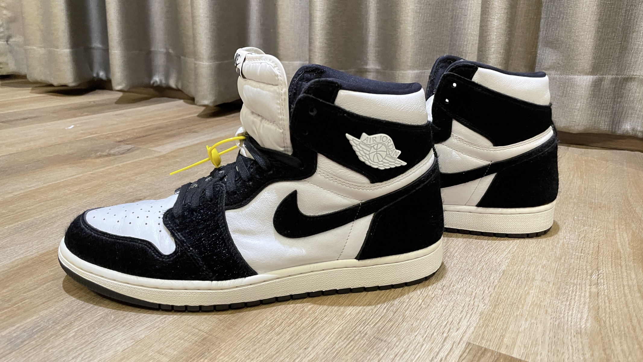 fake jordan 12 black and white