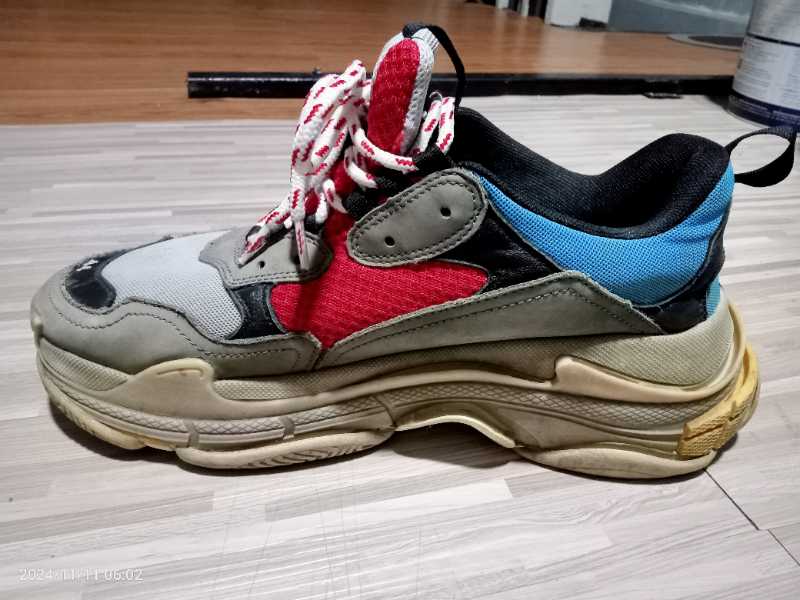 Instagram Balenciaga's Triple S Instagram Balenciaga Triple S