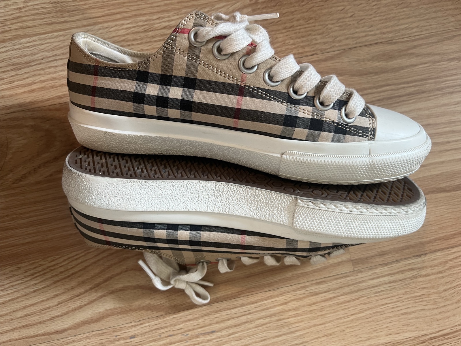 【関税＆送料込み】Burberry Beige Cotton Sneakers Burberry Logo Print Vintage Check Cotton Sneakers Archive