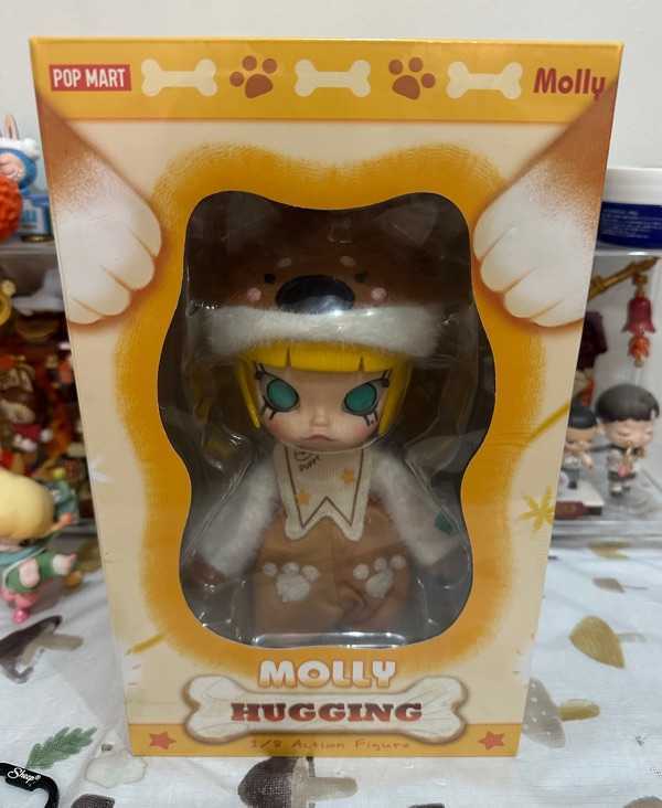 Pop Mart MOLLY Hugging 1/8 Action Figure | ของแท้