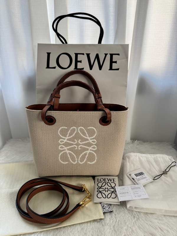 トートバッグ LOEWE Small Anagram Tote Bag in Jacquard and Calfskin SchaferandweinerShops Switzerland - Loewe Woven Taschen