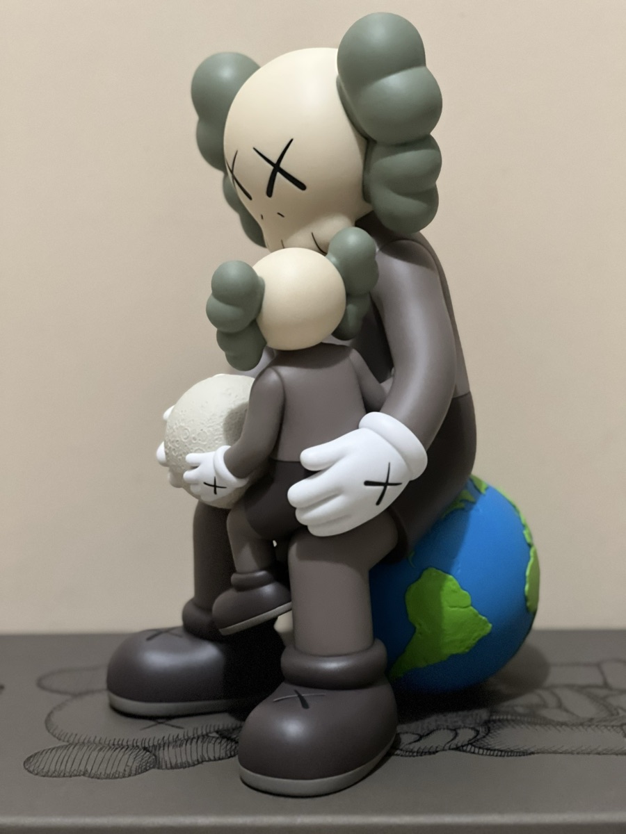Buy & Sell Kaws Holiday Thailand I Made A Series | SASOM