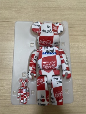 MEDICOM TOY - atmos × Coca-Cola 1000％ CHECKERBOARD Medicom Toy x atmos x Coca-Cola BE@RBRICK Info | Hypebeast