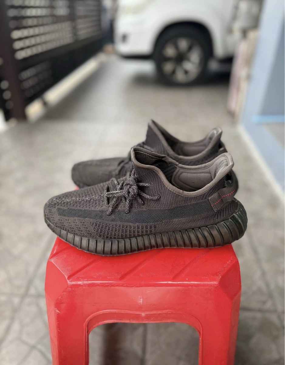 static triple black yeezy