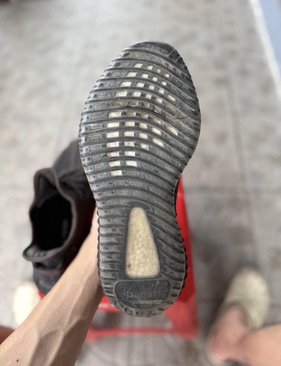 adidas yeezy boost 350 v2 static triple black