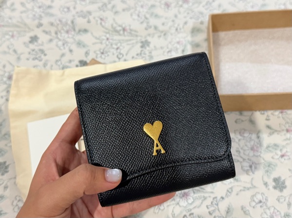 AMI Paris Paris Compact Wallet Black Shop Authentic at SASOM