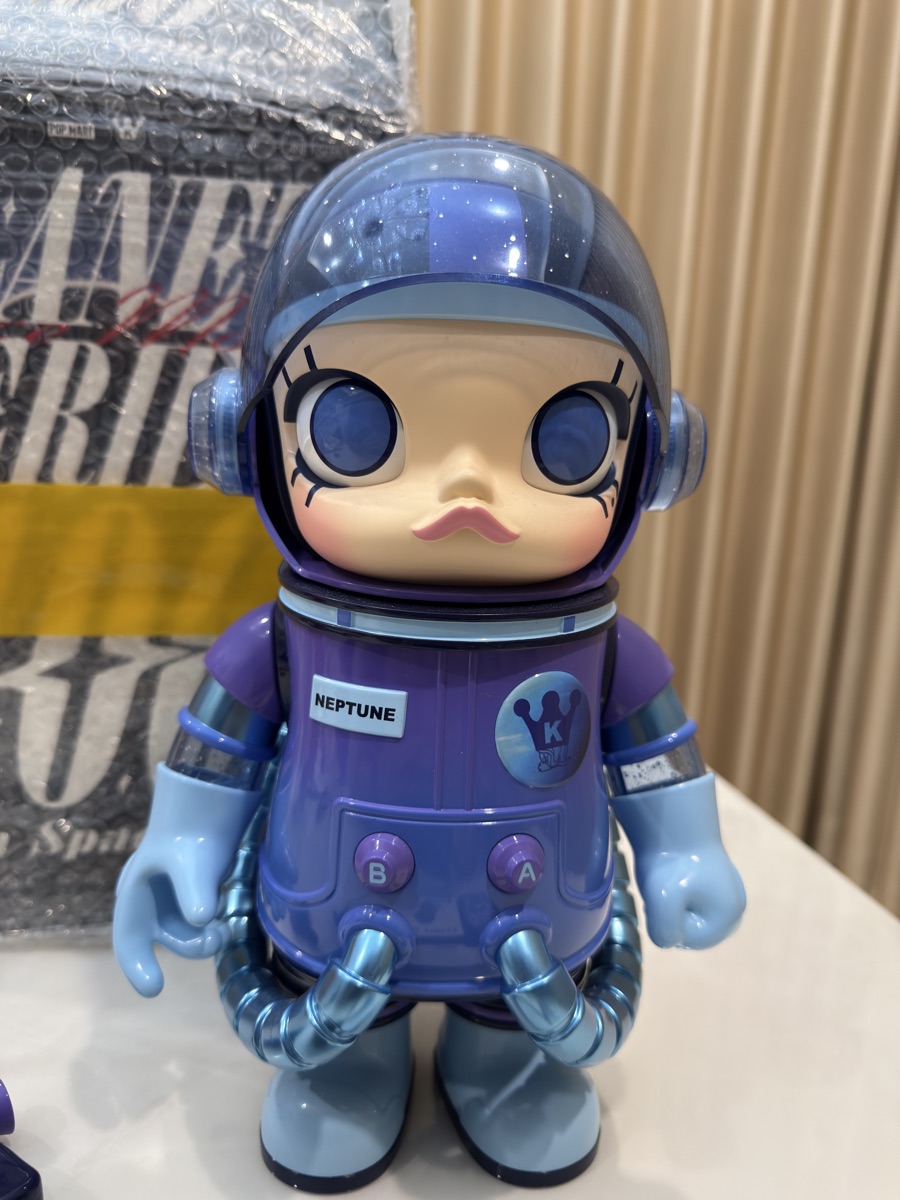 POPMART MEGA SPACE MOLLY NEPTUNE 海王星400% Pop Mart Mega Space Molly Planet Series Neptune 400% - US