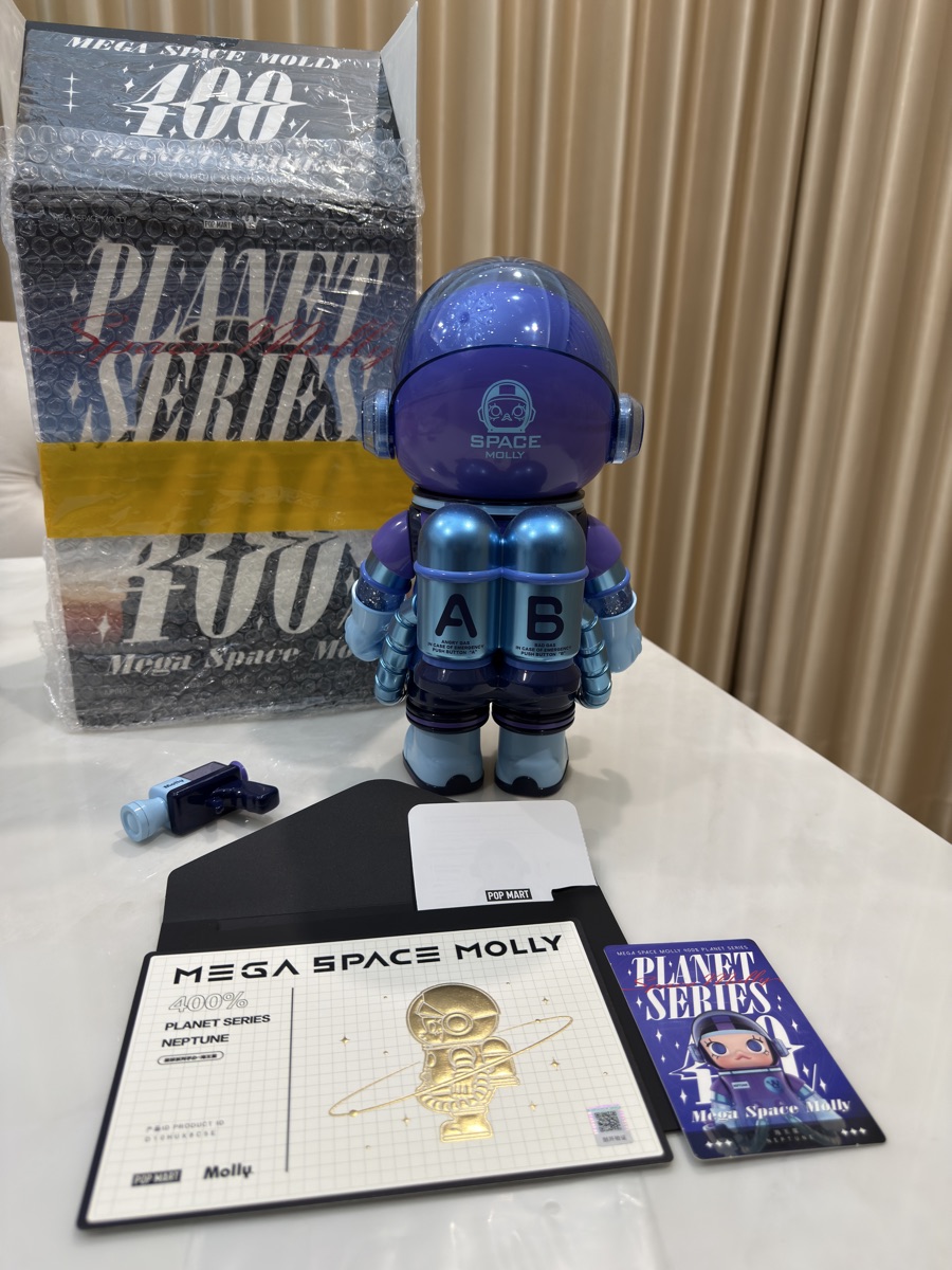 POPMART MEGA SPACE MOLLY NEPTUNE 海王星400% Pop Mart Mega Space