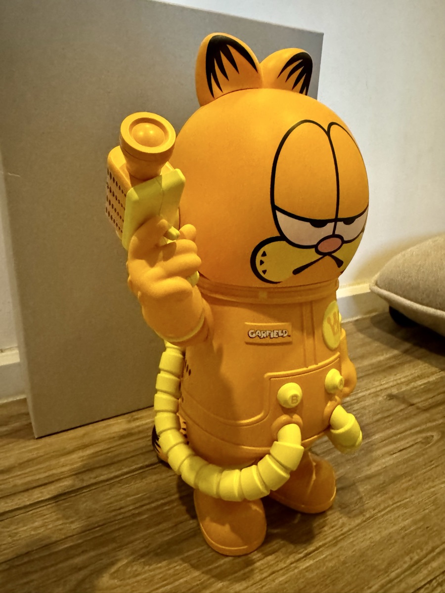 Pop Mart MEGA SPACE MOLLY Garfield 400% Type B | SASOM Pop Mart MEGA SPACE MOLLY Garfield 400% Type B | SASOM