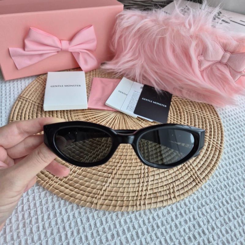 Gentle Monster Jennie - Fish Tail 01 In Black Acetate Frame With