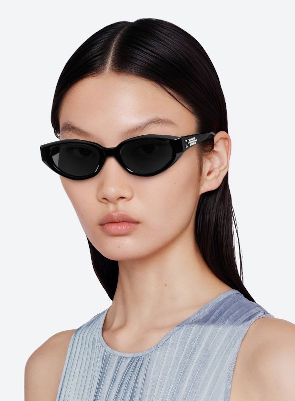 Gentle Monster Jennie - Fish Tail 01 In Black Acetate Frame With