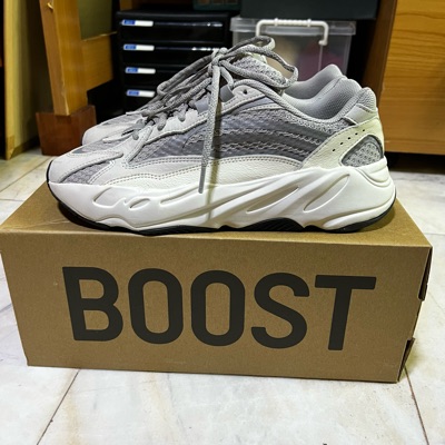 Yeezy 700 v2 static on sale replica