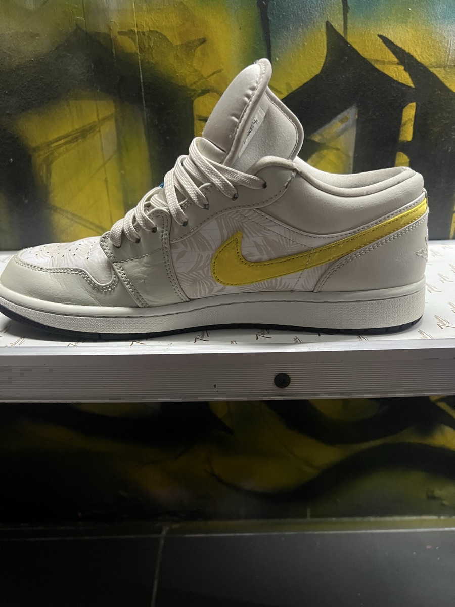 【美品】【レア】Nike Air Jordan 1 Low Palm Tree Air Jordan 1 Low Palm Tree - May 2020 - CK3022-107
