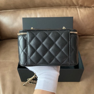 SASOM  กระเป๋า Chanel Caviar Quilted Small Vanity Case