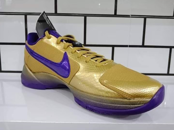 Kobe best sale 5 gold