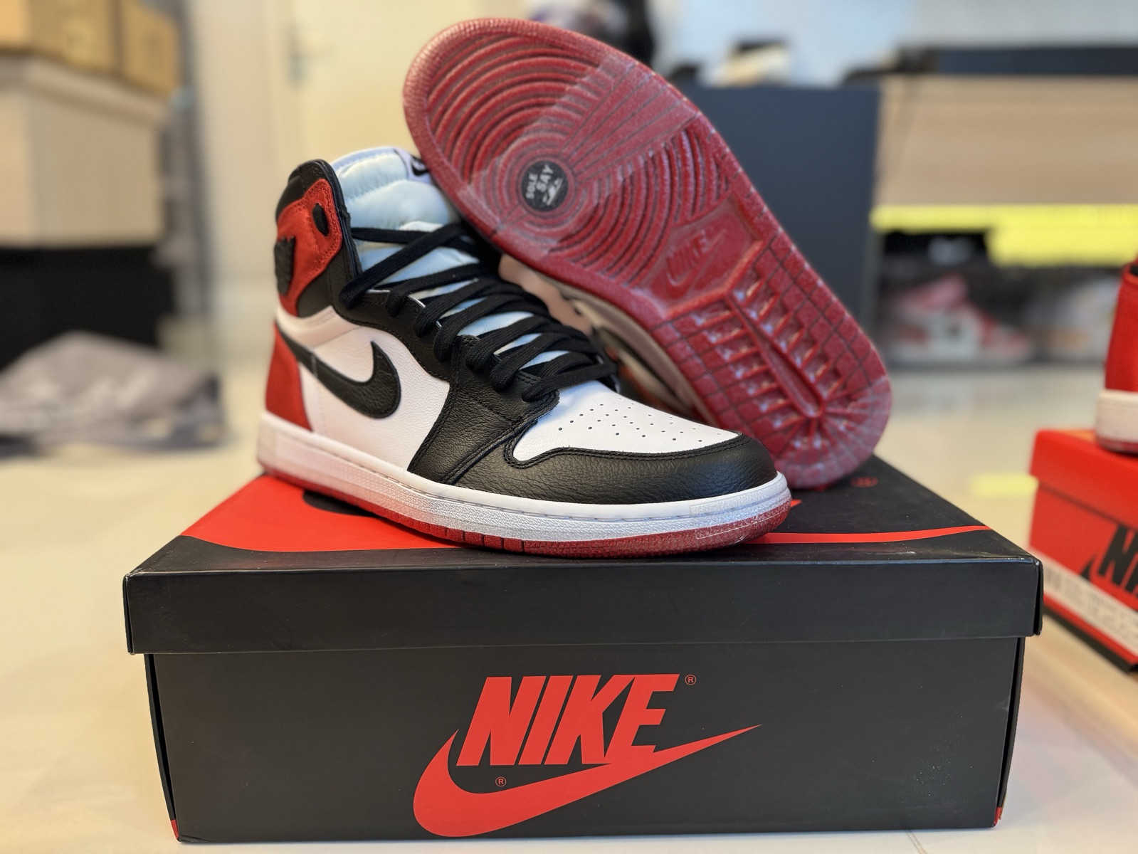 womens jordan 1 satin black toe