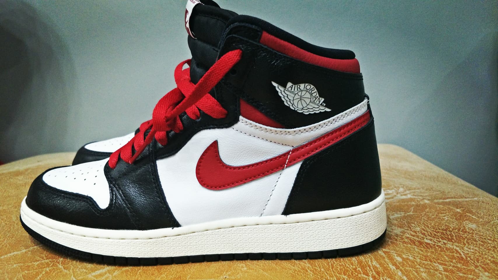 Jordan 1 high sale black gym red