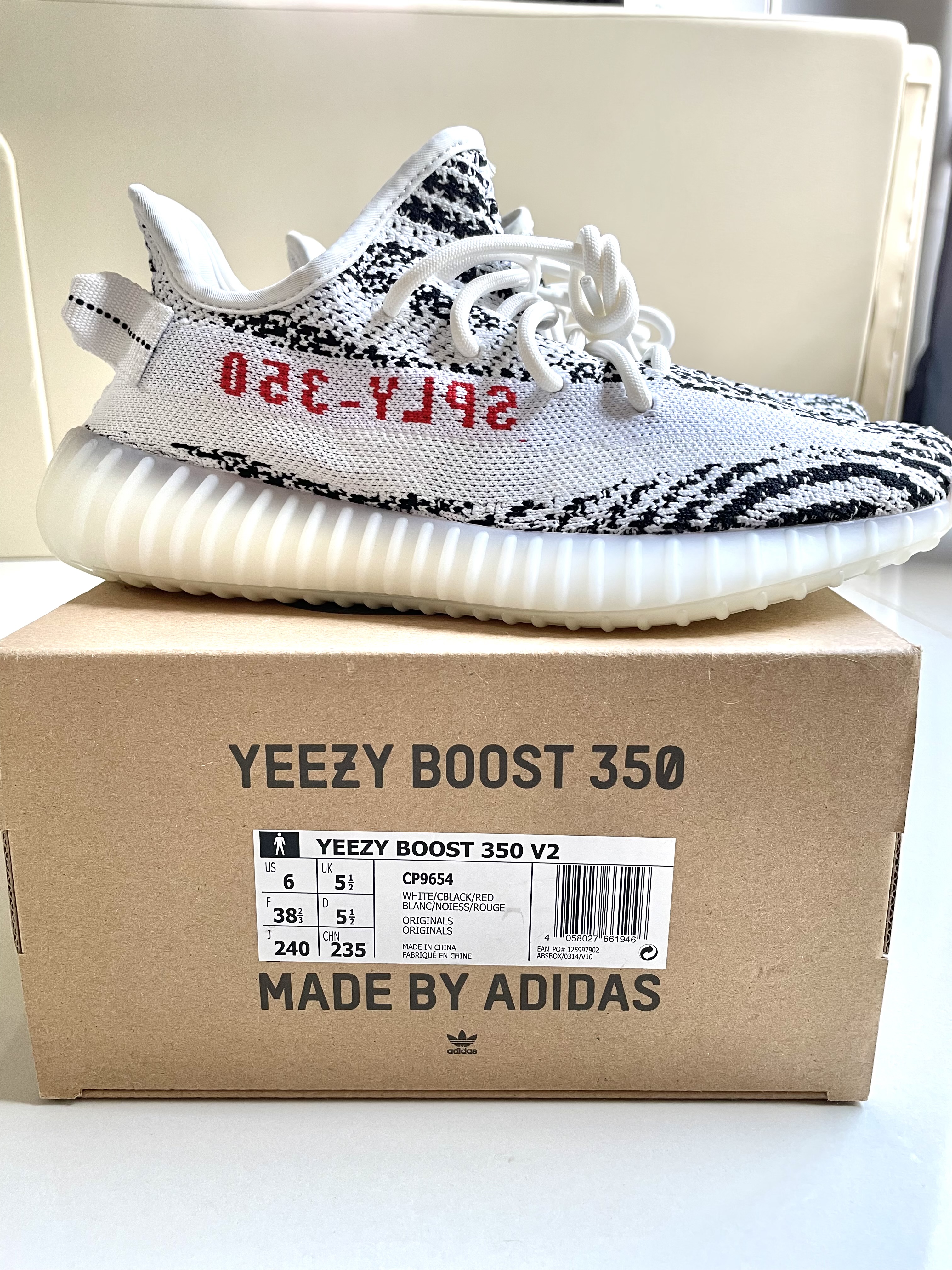 Yeezy Boost 350 V2 Zebra | Sasom