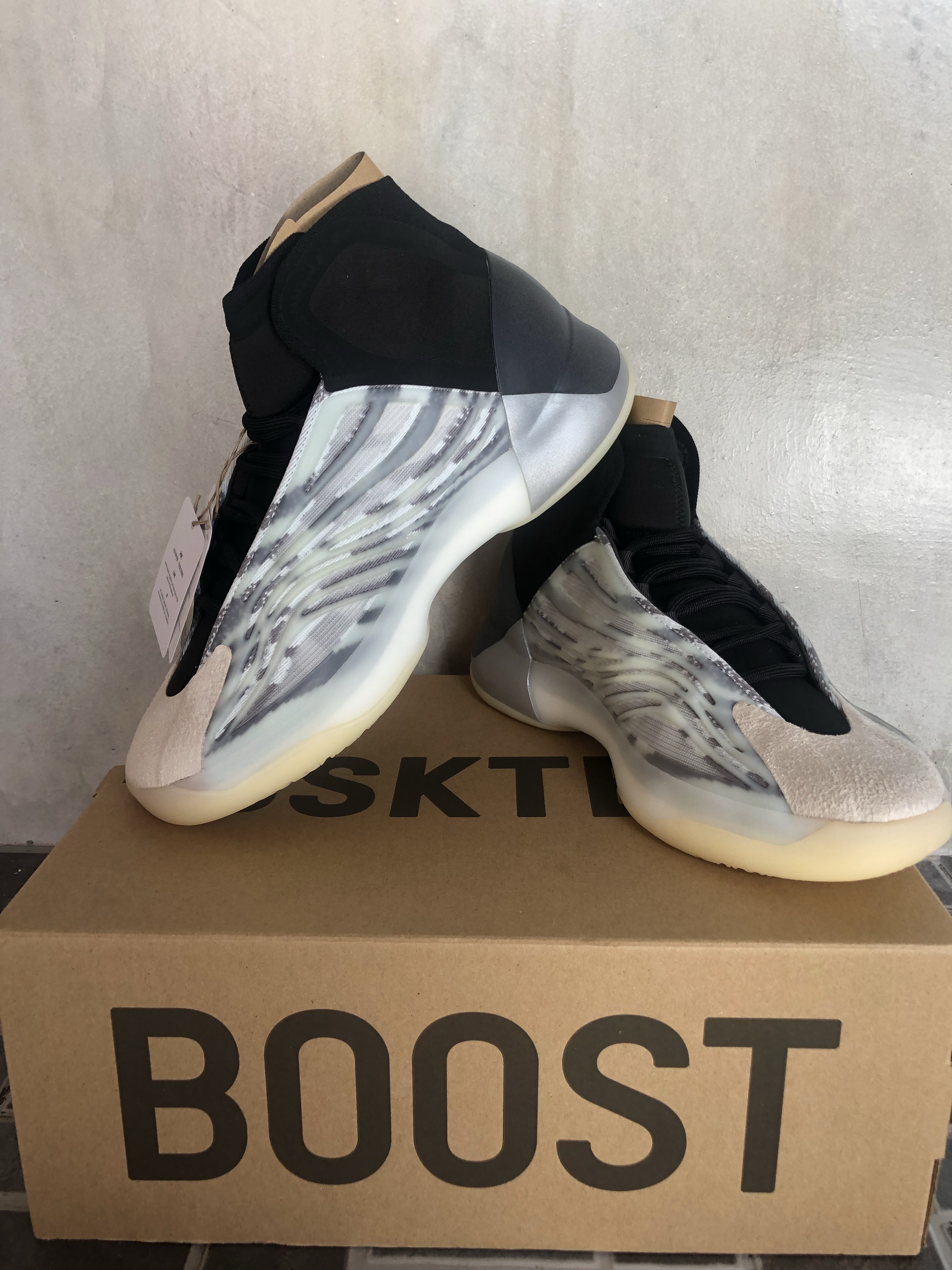 Yeezy QNTM BSKTBL | Sasom