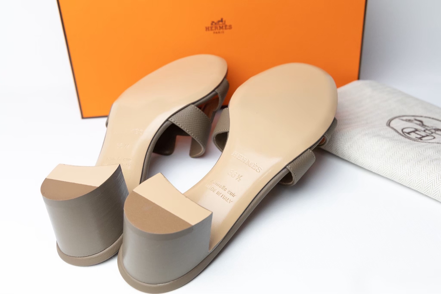 Sandales Oasis Hermès En Cuir Epsom Etoupe - Taille 39 EU - Neuves Avec Boîte