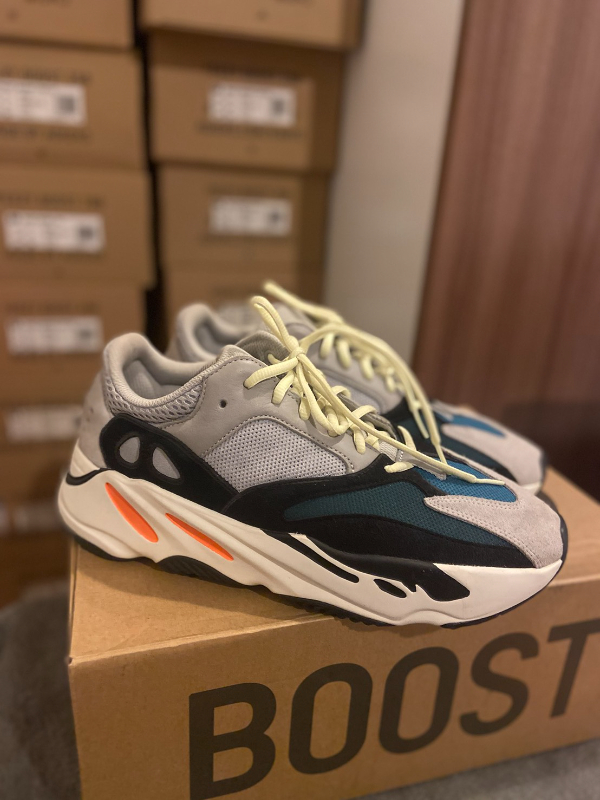 yeezy wave runner size 9