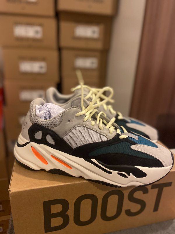 yeezy wave runner 700 size 5