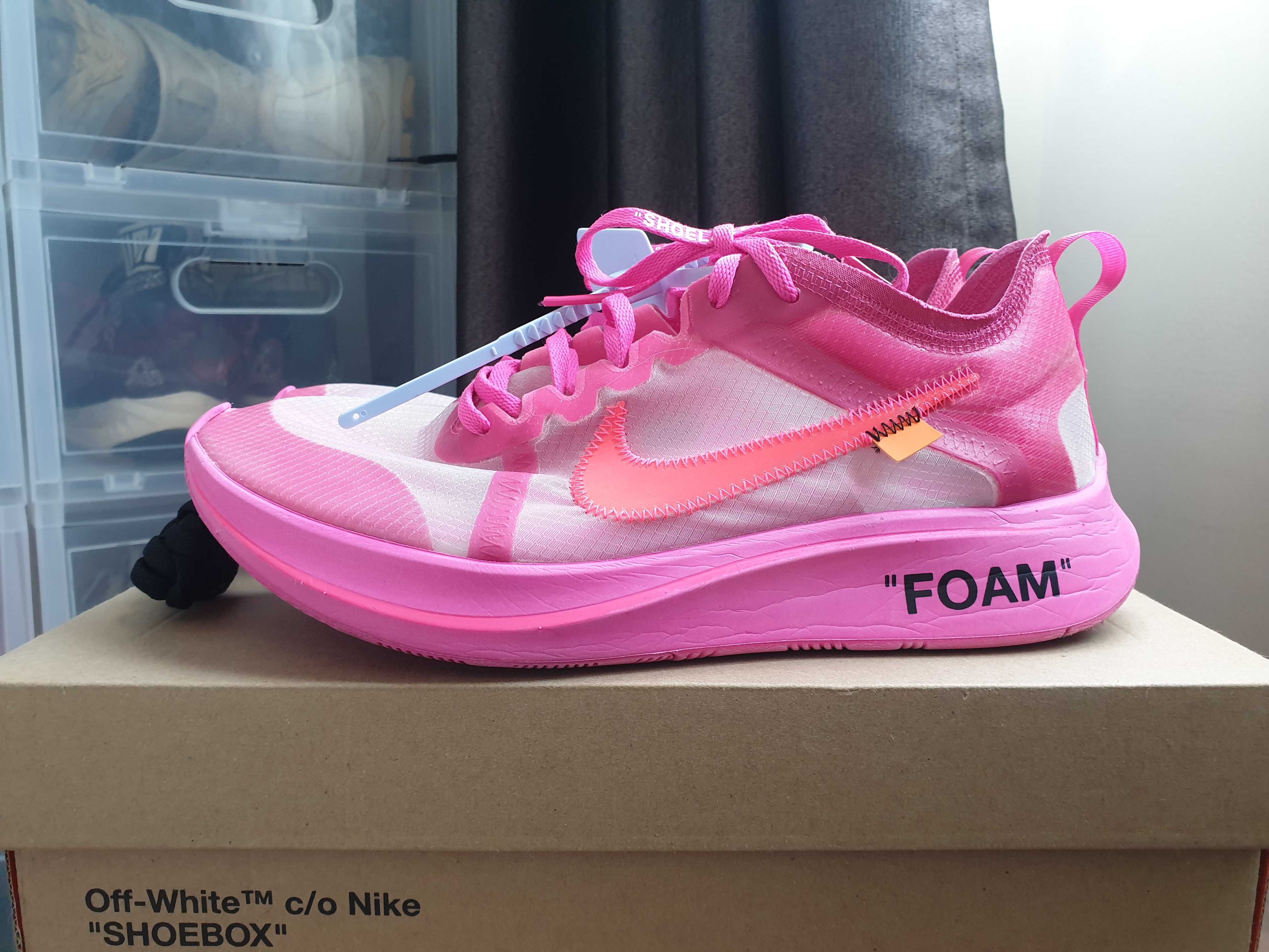 Nike off sales white foam pink