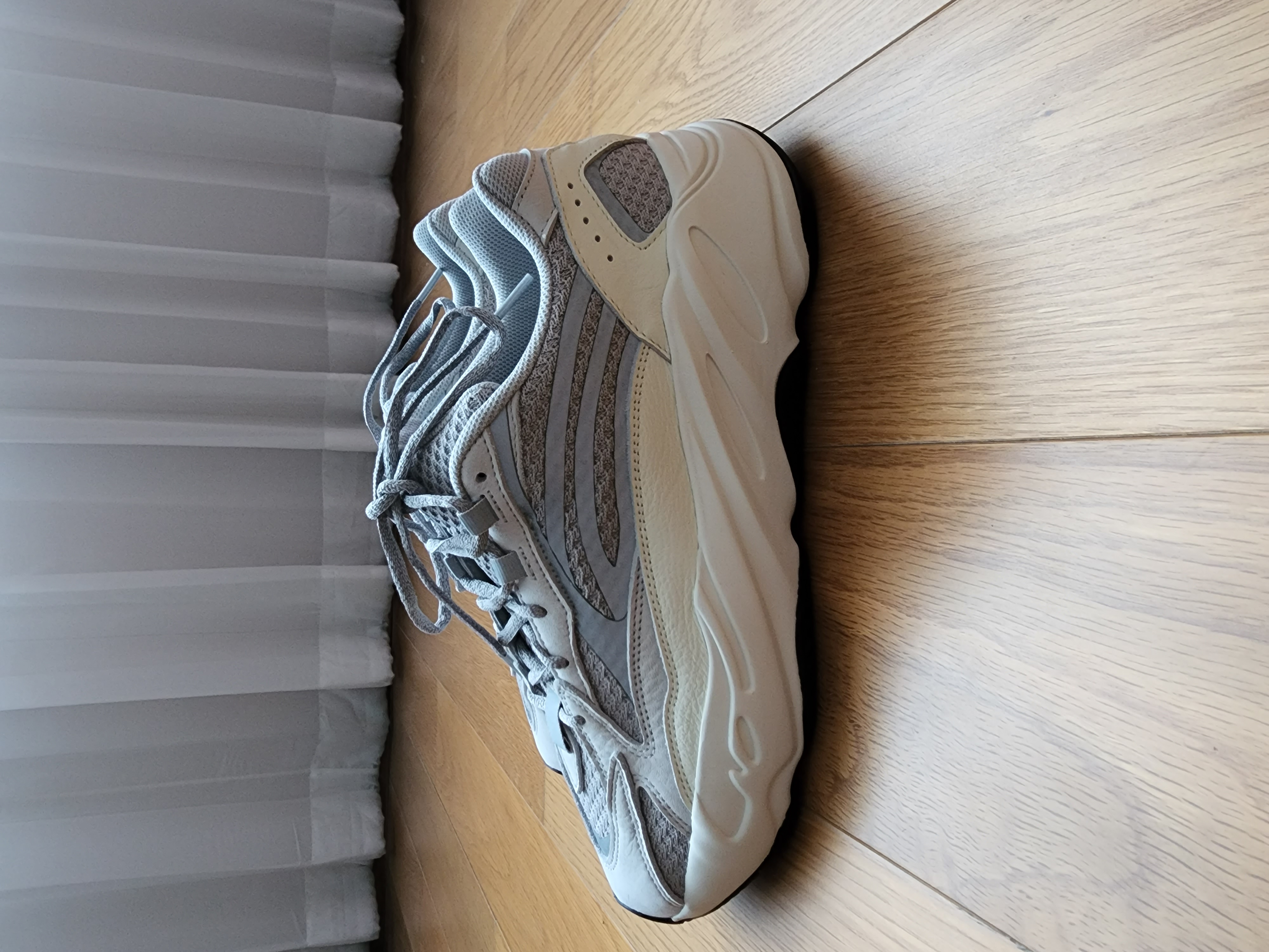 Yeezy 700 V2 Static | Sasom