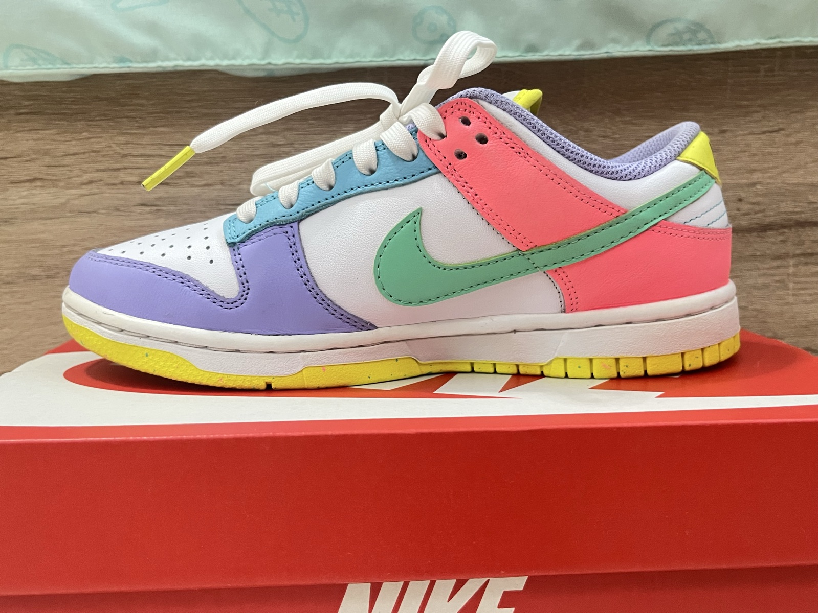 2008 Nike Dunk Low “Easter Pastel” Nike WMNS DUNK LOW SE  main image 2