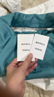 Bottega Veneta Shoulder Pouch Tote Bag In Calfskin Blue