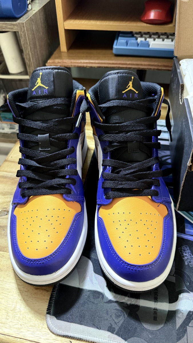 シューズ(男性用) Air jordan 1 mid Lakers AIR JORDAN 1 MID 'LAKERS' エア ジョーダン 1 ミッド