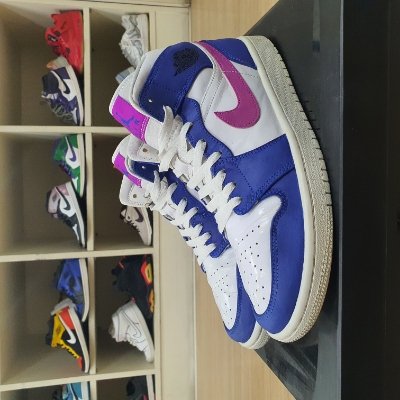 Jordan 1 mid hyper royal sales hyper violet