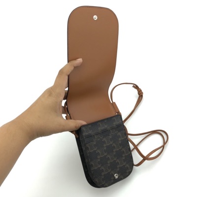 CELINE Triomphe Canvas Phone pouch in triomphe canvas and calfskin  (10H742DCH.04LU)