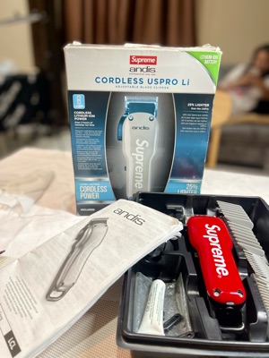 Supreme x Andis Envy Li Adjustable Blade Clipper 新品未使用 シュプリーム バリカン 日本未発売 本手にある